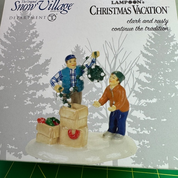 Depart. 56 National Lampoon's Christmas Vacation Clark & Rusty - Picture 2 of 6